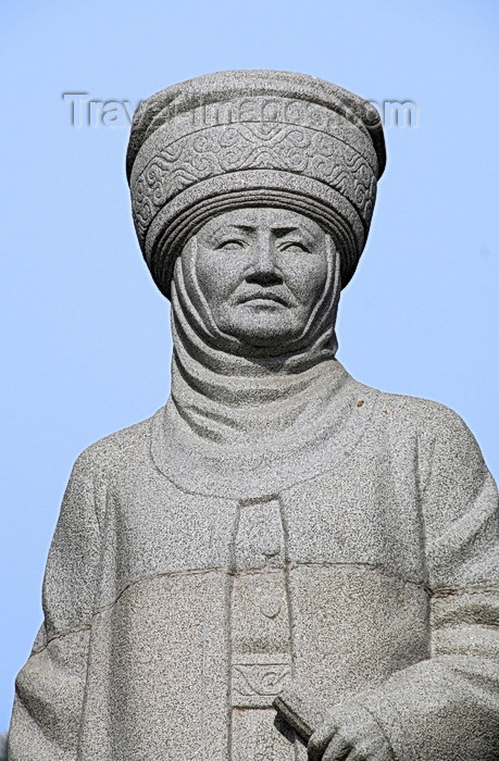 kyrgyzstan29: Bishkek, Kyrgyzstan: Kurmandjan Datka - monument on Chui avenue - the Tsarina's statue - aka Kurmanjan Mamatbai Kyzy, Alai Queen - photo by M.Torres - (c) Travel-Images.com - Stock Photography agency - Image Bank