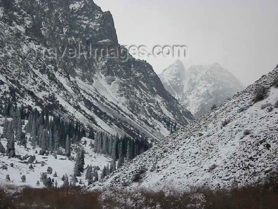kyrgyzstan3: Ala-Archa National Park, Chuy oblast, Kyrgyzstan, Central Asia: valley - winter scene - photo by D.Ediev - (c) Travel-Images.com - Stock Photography agency - Image Bank