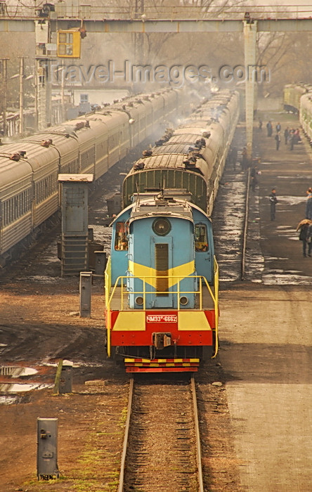 kyrgyzstan5: Bishkek, Kyrgyzstan: a passenger train leaves Bishkek's main railway station - photo by M.Torres - (c) Travel-Images.com - Stock Photography agency - Image Bank