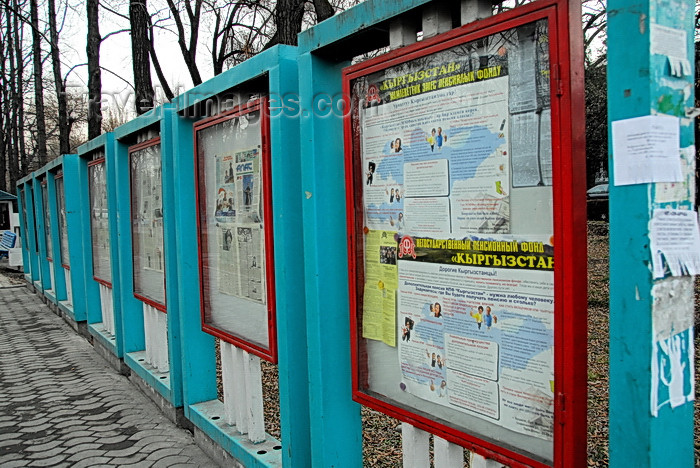 kyrgyzstan54: Bishkek, Kyrgyzstan: newspapers and public info - Erkindik boulevard - photo by M.Torres - (c) Travel-Images.com - Stock Photography agency - Image Bank