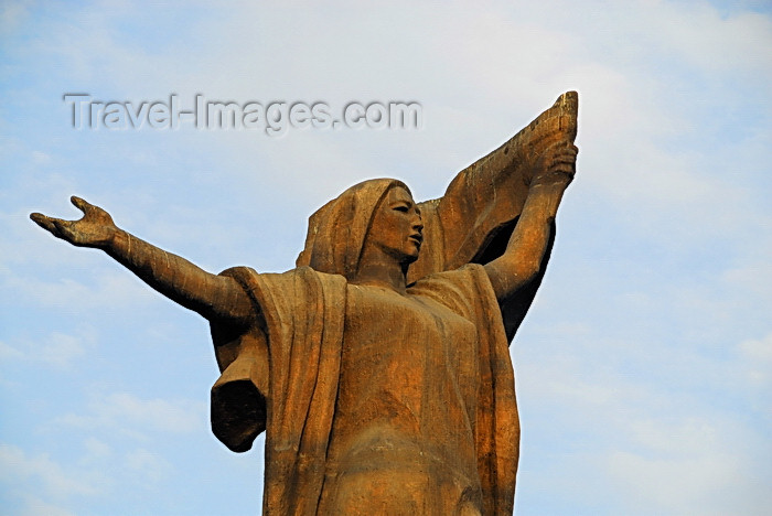 kyrgyzstan59: Bishkek, Kyrgyzstan: Monument to the Martyrs of Revolution - Urkuya Salieva waves the red flag, statue by Turgunbai Sadykov - Revolution square - photo by M.Torres - (c) Travel-Images.com - Stock Photography agency - Image Bank