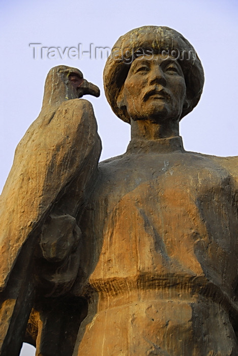 kyrgyzstan60: Bishkek, Kyrgyzstan: Monument to the Martyrs of Revolution - Kyrgyz hunter with his eagle - Revolution square - photo by M.Torres - (c) Travel-Images.com - Stock Photography agency - Image Bank