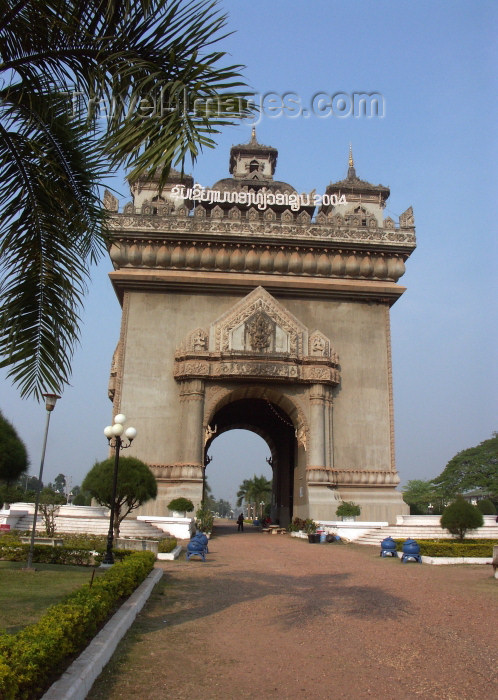 laos18: Laos - Indochina - Vientiane: Patuxai, the Arch or Gate of Triumph - Anousavari (photo by P.Artus) - (c) Travel-Images.com - Stock Photography agency - Image Bank