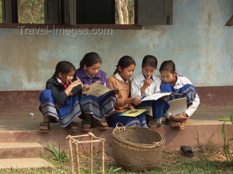 laos39: Laos - Muang Noi / Nong Khiaw: girls in front of their school - photo by P.Artus - (c) Travel-Images.com - Stock Photography agency - Image Bank