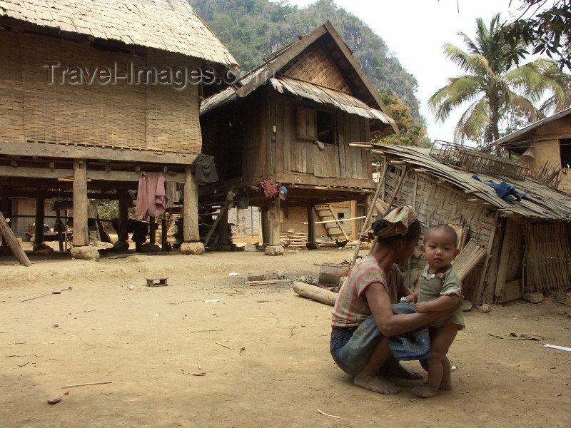 laos41: Laos - Muang Noi: village scene - photo by P.Artus - (c) Travel-Images.com - Stock Photography agency - Image Bank