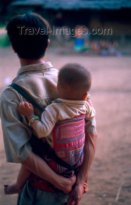 laos45: Laos - Hmong Village near Luang Prabang - Hmong family (photo by K.Strobel) - (c) Travel-Images.com - Stock Photography agency - Image Bank