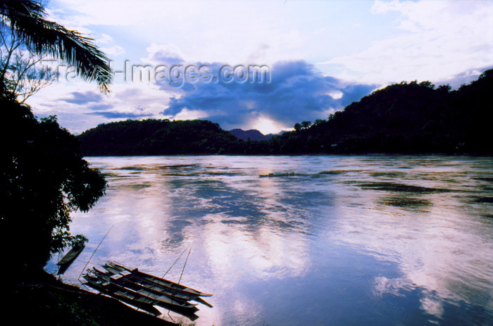 laos49: Laos - Luang Prabang - View of the Mekong River (photo by K.Strobel) - (c) Travel-Images.com - Stock Photography agency - Image Bank