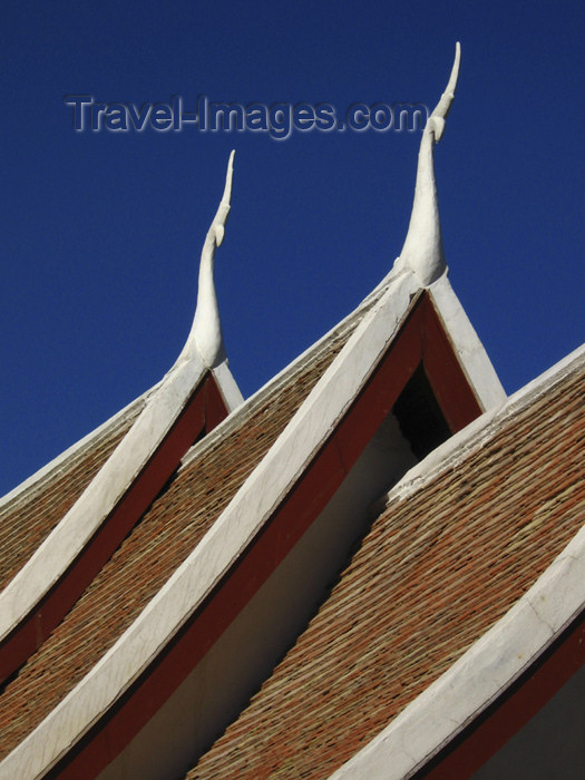 laos83: Laos - Luang Prabang, Luang Phabang, Luang Phrabang, Louang Phrabang: temple roof - Vat Xieng Tong - Unesco world heritage - patrimoine mondial (photo by M.Samper) - (c) Travel-Images.com - Stock Photography agency - Image Bank