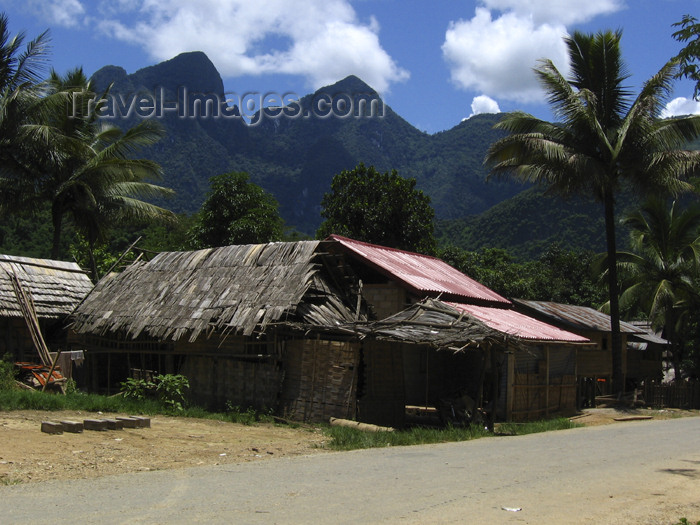 laos86: Laos - Nong Khiaw: on the main road - photo by M.Samper - (c) Travel-Images.com - Stock Photography agency - Image Bank
