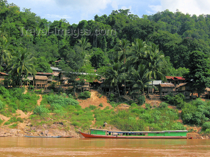 laos87: Laos - Mekong River: transportation - long boat - photo by M.Samper - (c) Travel-Images.com - Stock Photography agency - Image Bank