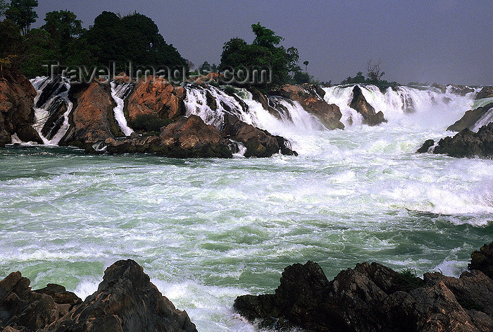 laos9: Laos - Si Phan Don region (4000 islands region), Champasak Province: Mekong river - Khon Phapheng Falls - rapids on the  at the border between Laos and Cambodia - photo by E.Petitalot - (c) Travel-Images.com - Stock Photography agency - Image Bank