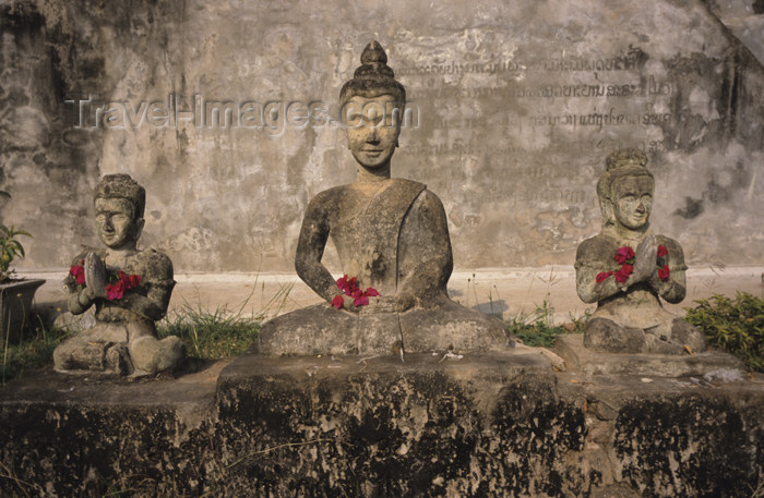 laos90: Laos - Vientiane (Viangchan province): Xieng Khuan Buddha Park - trio - photo by Walter G Allgöwer - Der Skupturenpark mit meterhohen Betonfiguren wurde 1958 von dem laotischen Künstler Boun Leua Soulilat erschaffen. Er vereinigte Elemente aus asiatischen - (c) Travel-Images.com - Stock Photography agency - Image Bank