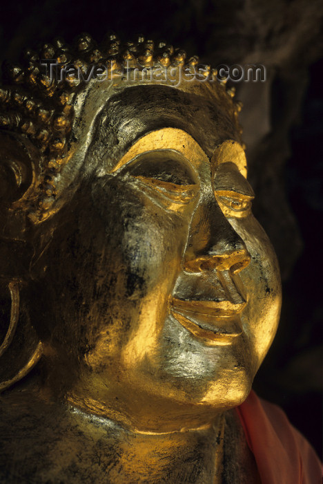 laos92: Laos - Luang Prabang: Buddha head / Buddhakopf - photo by Walter G Allgöwer - Vergoldeter Buddhakopf in Luang Prabang, Laos. Die angedeuteten kleinen Löckchen sind der ritualen Vorschrift von links nach rechts gedreht. - (c) Travel-Images.com - Stock Photography agency - Image Bank