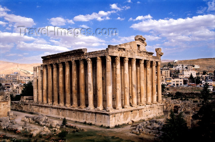 lebanon14: Lebanon / Liban - Baalbek / Baalbak / Heliopolis: Temple of Bacchus - the best preserved part of the acropolis (photo by J.Wreford) - (c) Travel-Images.com - Stock Photography agency - Image Bank