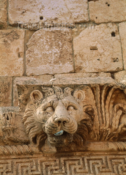 lebanon15: Lebanon / Liban - Baalbek in the Bekaa valley: lion head (photo by J.Wreford) - (c) Travel-Images.com - Stock Photography agency - Image Bank