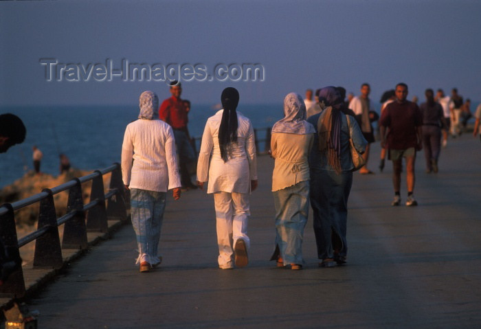 lebanon18: Lebanon / Liban - Beirut: end of the day at the Corniche (photo by J.Wreford) - (c) Travel-Images.com - Stock Photography agency - Image Bank