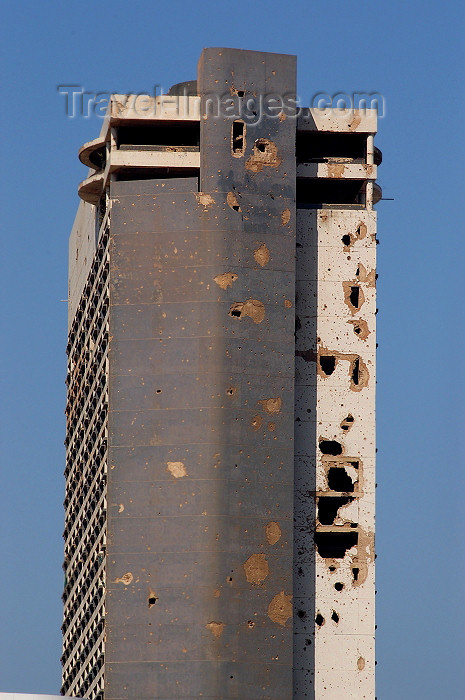 lebanon31: Lebanon / Liban - Beirut: war damage - old Holiday Inn hotel - building with artillery impacts - photo by J.Wreford - (c) Travel-Images.com - Stock Photography agency - Image Bank