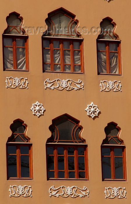 lebanon32: Lebanon / Liban - Beirut: elegant windows - Lebanese architecture (photo by J.Wreford) - (c) Travel-Images.com - Stock Photography agency - Image Bank