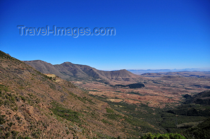 lesotho101: Ha Fohli area, Lesotho: valley and mountains seen from the A3 road - Highlands - photo by M.Torres - (c) Travel-Images.com - Stock Photography agency - Image Bank