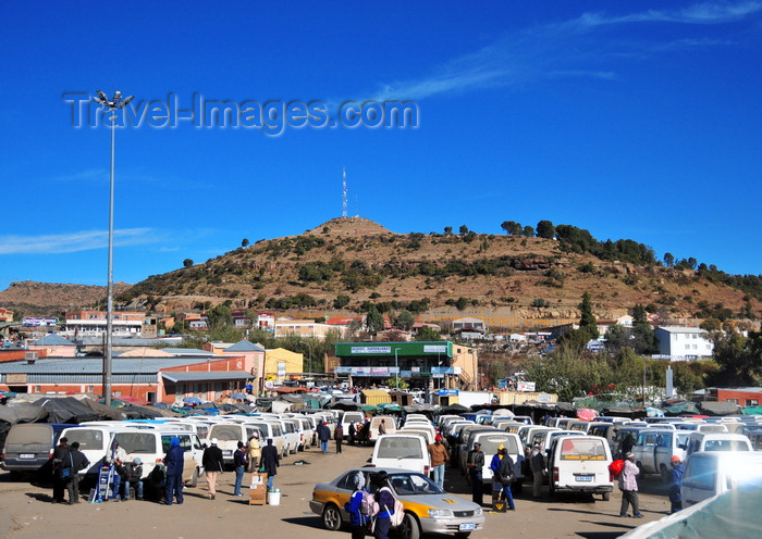 lesotho31: Maseru, Lesotho: minibus station - hill with large antenna - photo by M.Torres - (c) Travel-Images.com - Stock Photography agency - Image Bank