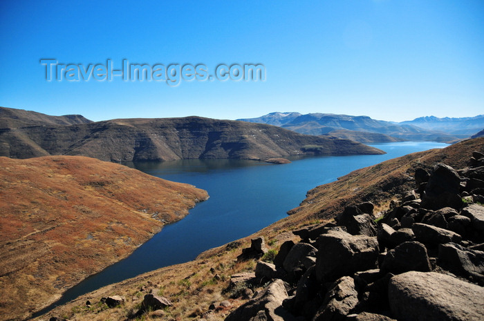 lesotho55: Mohale Dam, Lesotho: impounds the waters of the Senqunyane River - reservoir in the Central Highlands - photo by M.Torres - (c) Travel-Images.com - Stock Photography agency - Image Bank