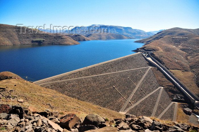 lesotho60: Mohale Dam, Lesotho: embankment rock-fill dam - the reservoir has a surface area of 22 square kilometers - photo by M.Torres - (c) Travel-Images.com - Stock Photography agency - Image Bank