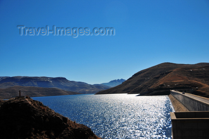 lesotho69: Mohale Dam, Lesotho: located on the Senqunyane River immediately downstream of the confluence with the Jorodane River - the crest has a length of 600 meters - photo by M.Torres - (c) Travel-Images.com - Stock Photography agency - Image Bank