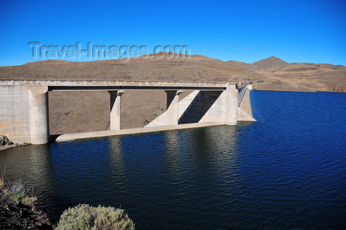 lesotho70: Mohale Dam, Lesotho: ogee crest spillway built on the left abutment of the dam, seen from the reservoir side - photo by M.Torres - (c) Travel-Images.com - Stock Photography agency - Image Bank