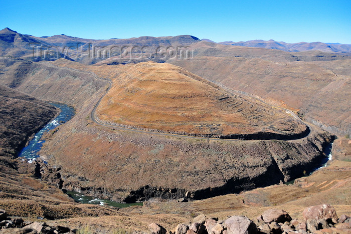 lesotho72: Mohale Dam, Lesotho: meander of the Senqunyane River, downstream from the dam - photo by M.Torres - (c) Travel-Images.com - Stock Photography agency - Image Bank