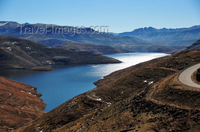 lesotho76: Mohale Dam, Lesotho: the reservoir - water for the mining industry of Gauteng province - photo by M.Torres - (c) Travel-Images.com - Stock Photography agency - Image Bank