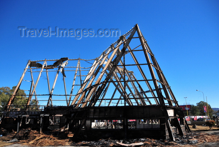 lesotho8: Maseru, Lesotho: burnt skeleton of the Tourist Information Office - Kingsway - metal structure after a fire - Basotho Shield building - photo by M.Torres - (c) Travel-Images.com - Stock Photography agency - Image Bank