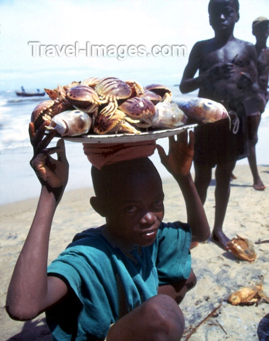 liberia13: Liberia - Grand Basa County: Buchanan - the shell fish catch of the day - photo by M.Sturges - (c) Travel-Images.com - Stock Photography agency - Image Bank