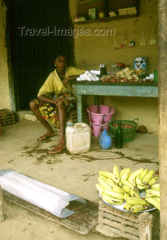 liberia2: Grand Bassa County, Liberia, West Africa: Cola river market - photo by M.Sturges - (c) Travel-Images.com - Stock Photography agency - Image Bank