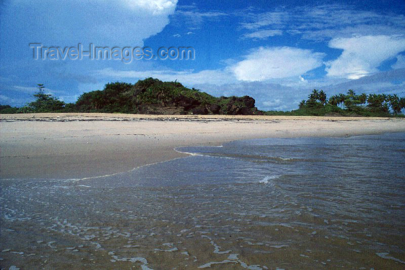 liberia21: Grand Bassa County, Liberia, West Africa: transparency - perfect tropical beach - photo by M.Sturges - (c) Travel-Images.com - Stock Photography agency - Image Bank