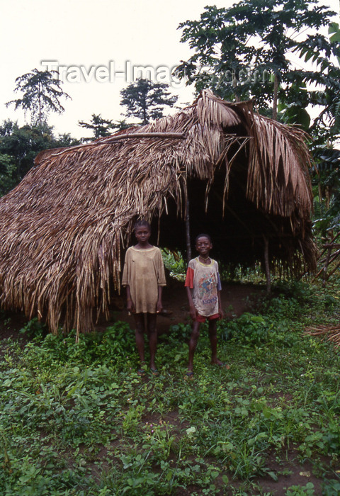 liberia29: Grand Bassa County, Liberia, West Africa: kids by their home - photo by M.Sturges - (c) Travel-Images.com - Stock Photography agency - Image Bank