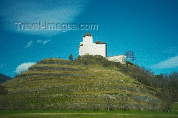 liech11: Liechtenstein - Balzers: Castle hill - Gutenberg Castle / Schloß (photo by M.Torres) - (c) Travel-Images.com - Stock Photography agency - Image Bank