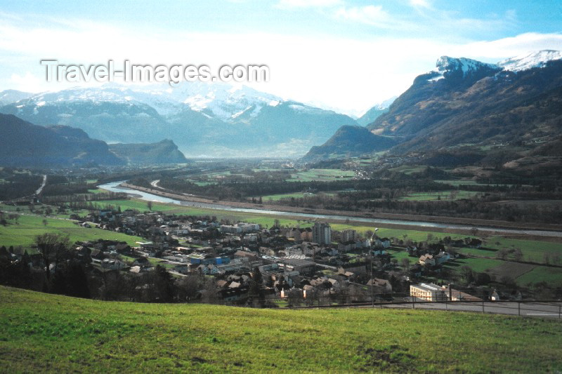 liech16: Liechtenstein - Triesen: the town and the Rhine valley - Rheintal (photo by M.Torres) - (c) Travel-Images.com - Stock Photography agency - Image Bank