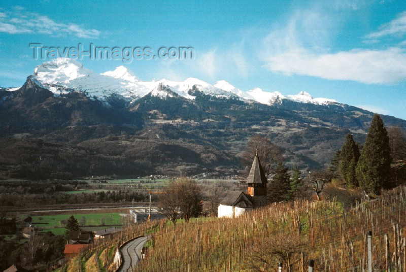 liech21: Liechtenstein - Triesen: wooden church among the vineyards - chapell of St. Mamerten (photo by M.Torres) - (c) Travel-Images.com - Stock Photography agency - Image Bank