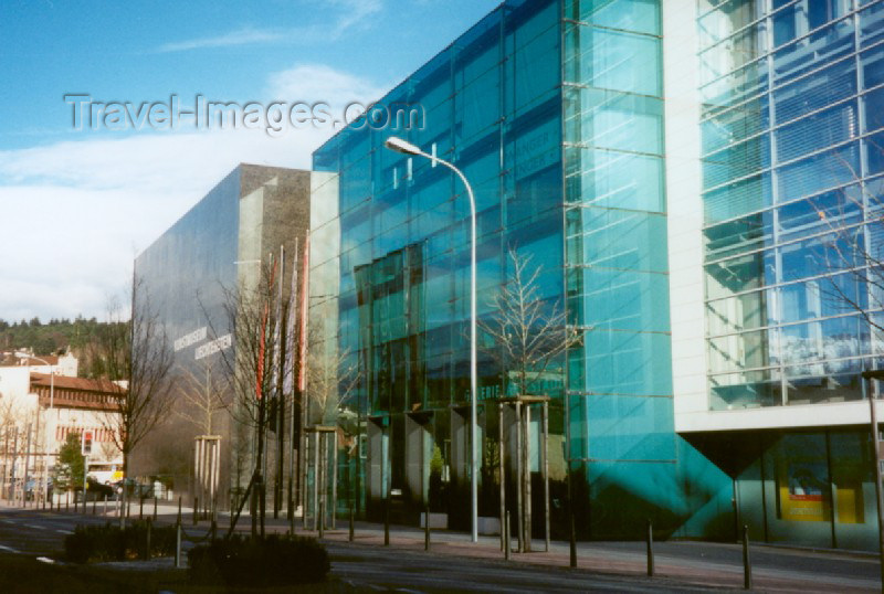 liech30: Liechtenstein - Vaduz: Liechtenstein Art Museum - Kunstmuseum Liechtenstein -  by Basel architects Morger, Degelo & Kerez (photo by M.Torres) - (c) Travel-Images.com - Stock Photography agency - Image Bank