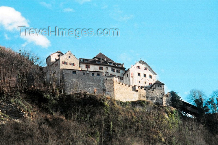 liech4: Liechtenstein - Vaduz: the Princes' Palace - residence of the  Princely Family - Schloss Vaduz - Heimat und Wohnsitz der Furstlichen Familie - Schloß (photo by M.Torres) - (c) Travel-Images.com - Stock Photography agency - Image Bank