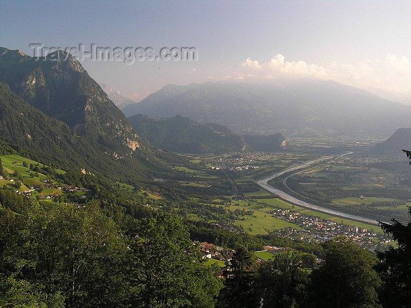 liech44: Rhein river dividing Liechtenstein and Switzerland - border - photo J.Kaman - (c) Travel-Images.com - Stock Photography agency - Image Bank