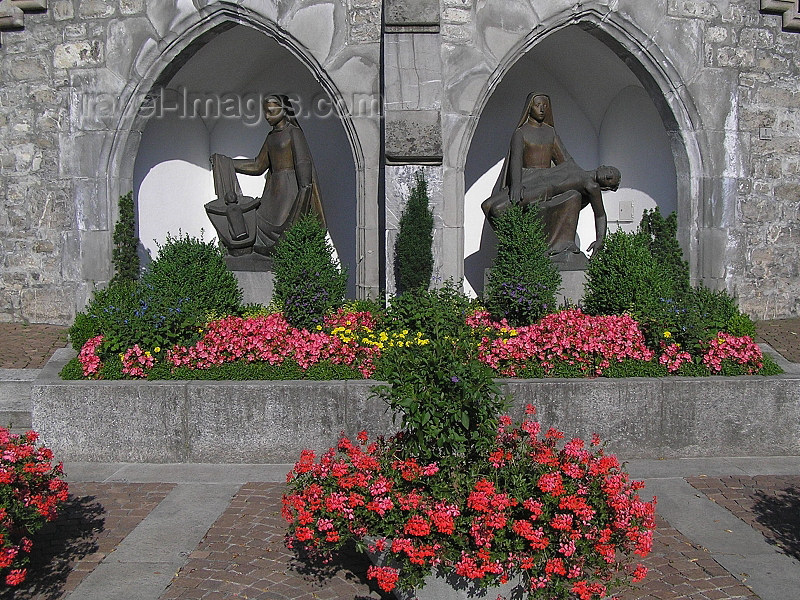 liech55: Liechtenstein - Vaduz: statues In front of St Florin church - photo by J.Kaman - (c) Travel-Images.com - Stock Photography agency - Image Bank