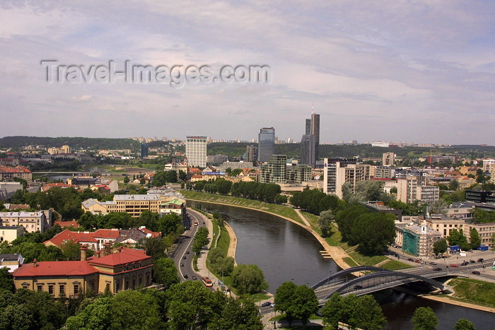 lithuan12: Lithuania - Vilnius / VNO : the Vilnia before the river Neris from Gediminas hill - nuo Gedimino kalno - Mindaugas Bridge - photo by A.Dnieprowsky - (c) Travel-Images.com - Stock Photography agency - Image Bank