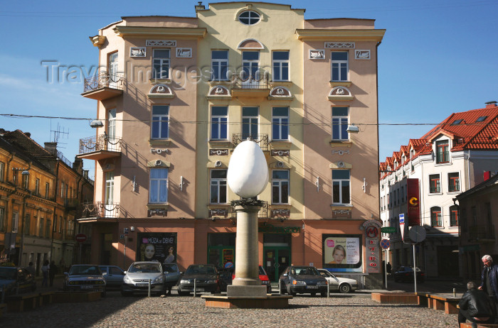 lithuan120: Lithuania - Vilnius: giant Easter egg - photo by A.Dnieprowsky - (c) Travel-Images.com - Stock Photography agency - Image Bank