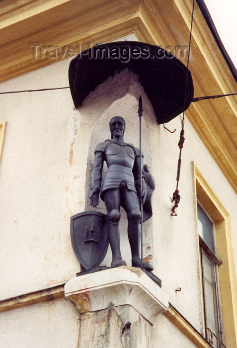 lithuan8: Lithuania - Vilnius: Corner sentinel - photo by M.Torres - (c) Travel-Images.com - Stock Photography agency - Image Bank