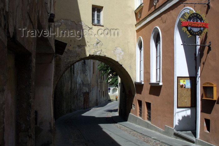 lithuania106: Lithuania - Vilnius: arch in the oldtown - photo by A.Dnieprowsky - (c) Travel-Images.com - Stock Photography agency - Image Bank