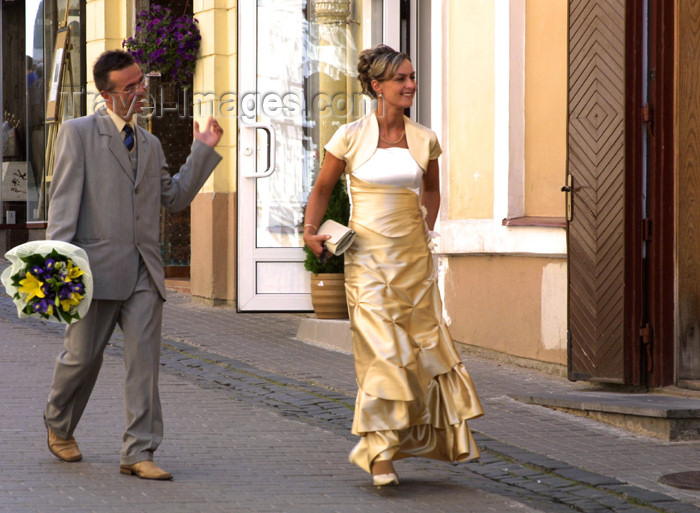 lithuania112: Lithuania - Vilnius: following the bride - cherchez la femme! - photo by A.Dnieprowsky - (c) Travel-Images.com - Stock Photography agency - Image Bank