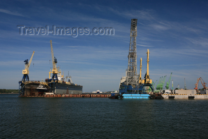 lithuania124: Lithuania - Klaipeda: dry docks - port - photo by A.Dnieprowsky - (c) Travel-Images.com - Stock Photography agency - Image Bank