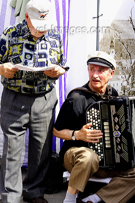 lithuania154: Lithuania - Vilnius: local musicians - photo by Sandia - (c) Travel-Images.com - Stock Photography agency - Image Bank