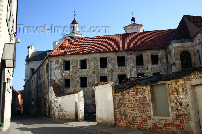 lithuania157: Lithuania - Vilnius: old town street - abandoned building - photo by Sandia - (c) Travel-Images.com - Stock Photography agency - Image Bank